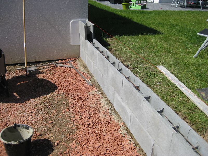 MAUER AUS SCHALUNGSTEINE • Garten & Landschaftsbau Oliver